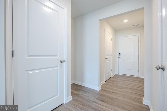 Photo - 114 Charing Cross Dr