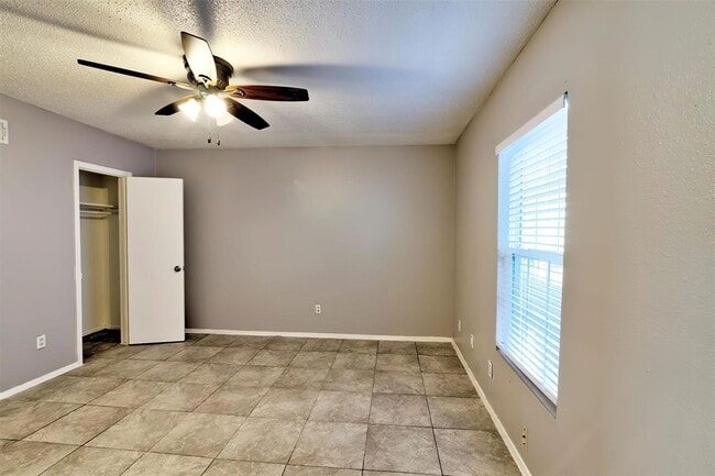 Photo - 935 Byrne St Unit B23