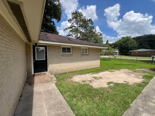 Photo - Charming 3BR Rental Featuring Granite Counters & Gas Range