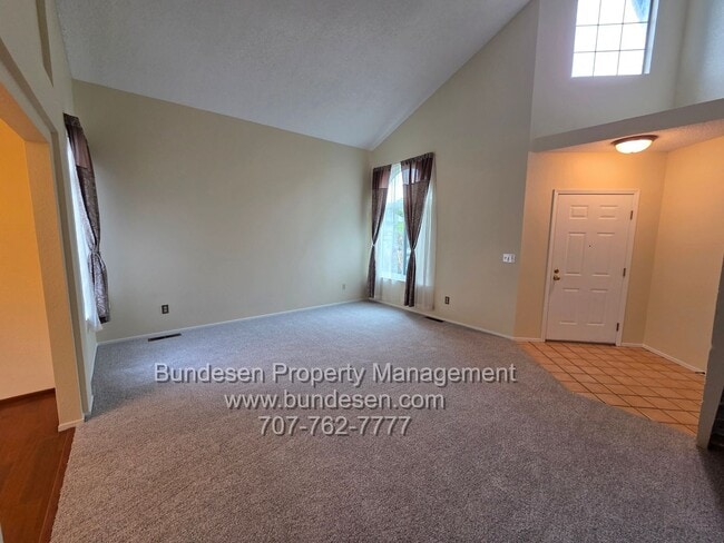 Photo - Spacious 4bd/2.5ba in "M" section of Rohnert Park