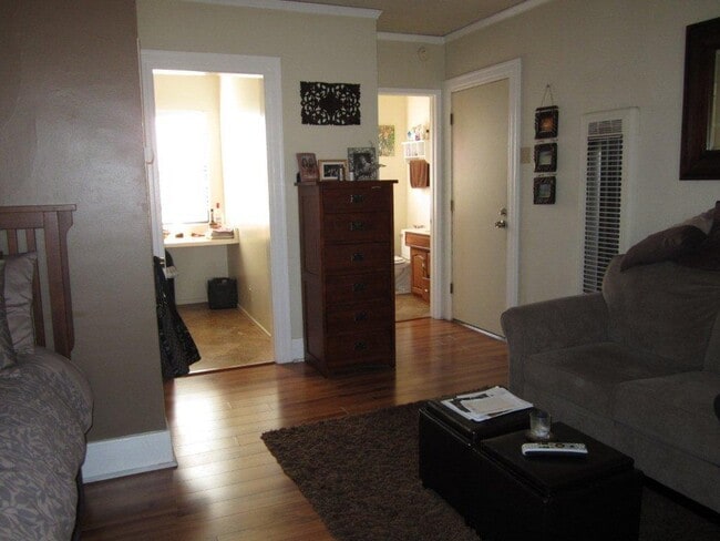 Photo - 3400 E 2nd St Unidad 2