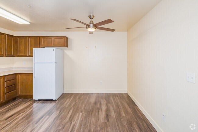 3BR, 2BA - 1,100SF - Dining Room - Pacific Rim Apartments