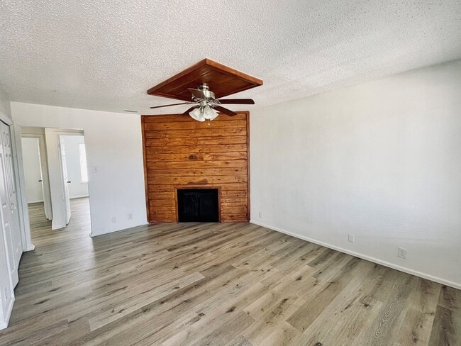 Photo - 1203 Redwood St