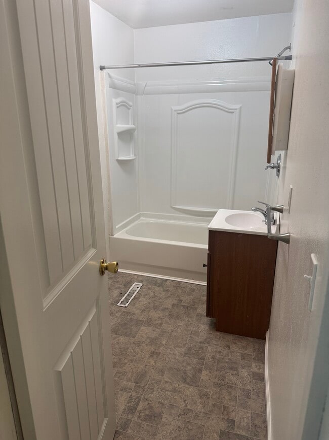 Photo - 560 8th Ave N
