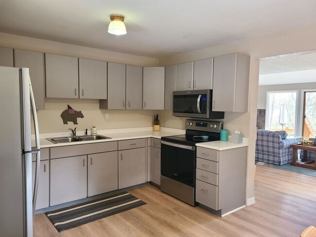 Live On The Water! 3 Bedroom House For Rent - Live On The Water! 3 Bedroom House For Rent
