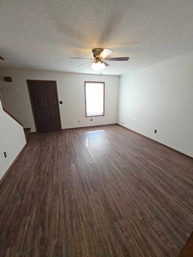 Photo - 602 W 6th St Unit E