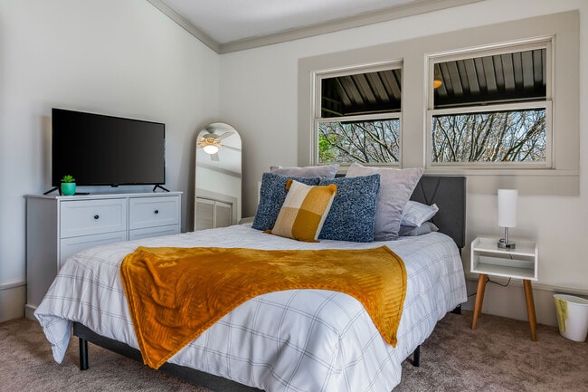 Photo - 323 Poplar Hill Ln