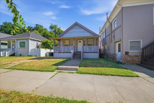Photo - 3153 2nd Ave
