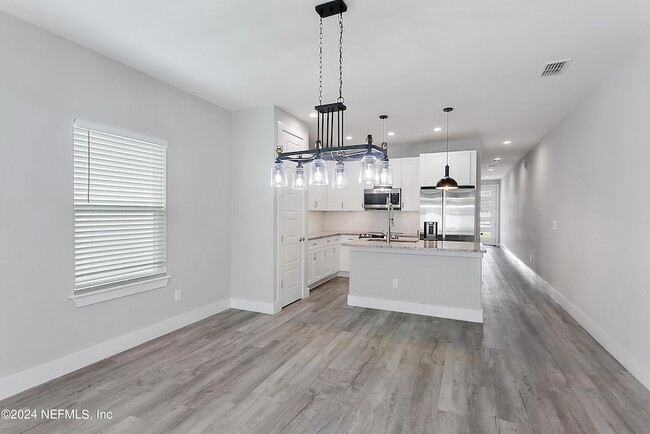 Photo - 807 7th Ave S