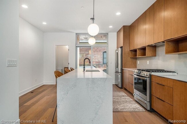 Photo - 2805 Brush St