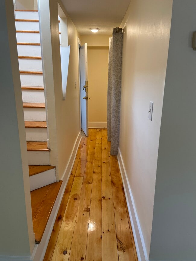 Hallway - 842 State St Unit 2nd fl right