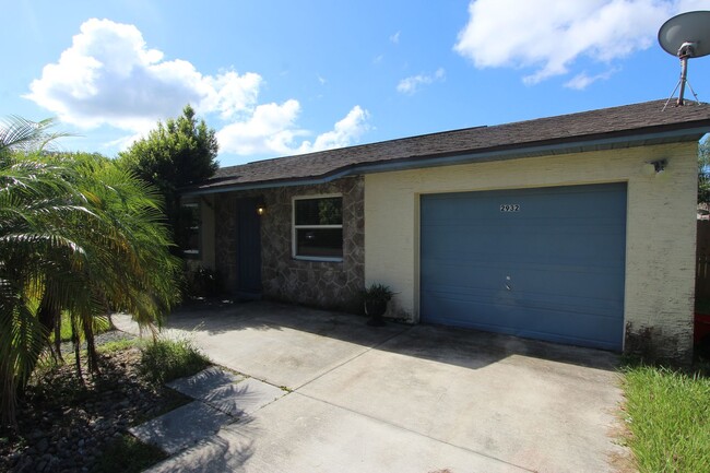 Conveniently Located 3 Bedroom Home Minute... - Conveniently Located 3 Bedroom Home Minute...