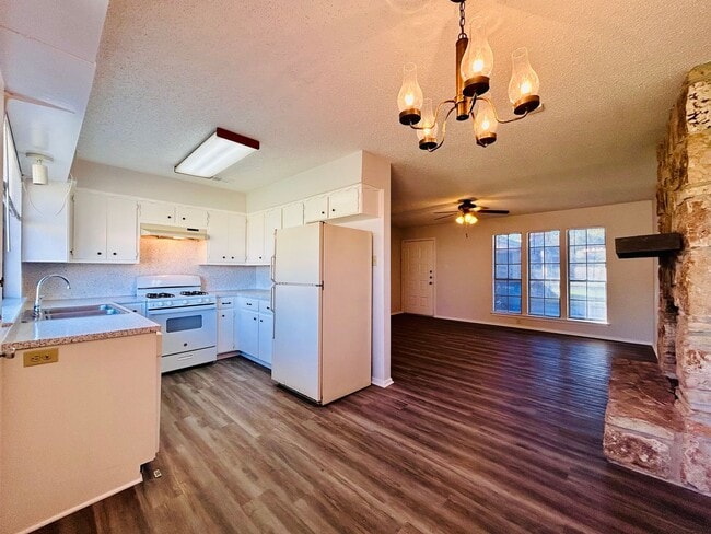 Photo - 12005 Charing Cross Rd Unit A