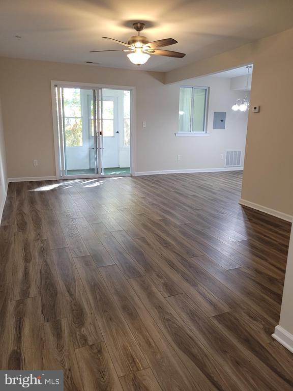 Building Photo - 411 N Stiles Ave Unit E3