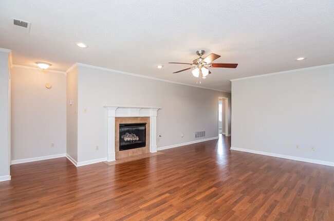 Photo - 447 Timber Way S