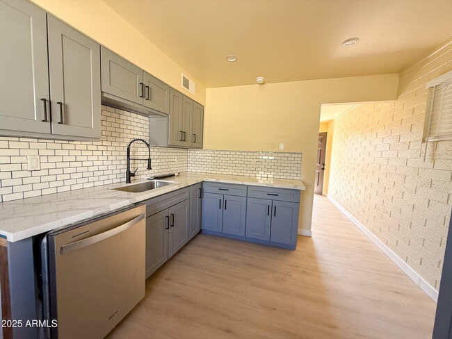 Photo - 1312 W 5th St Apartamento