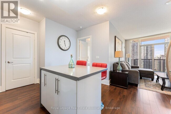 Photo - 330 Burnhamthorpe Rd W Unit 2604