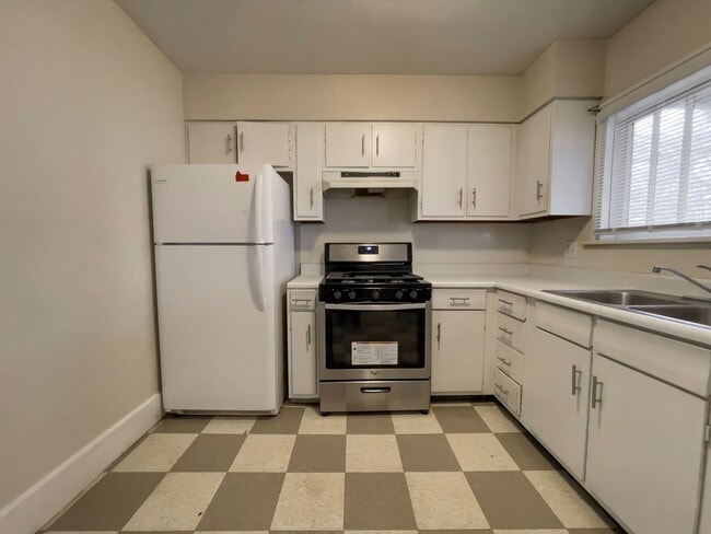 Photo - PRELEASING for AUGUST! Close to Campus