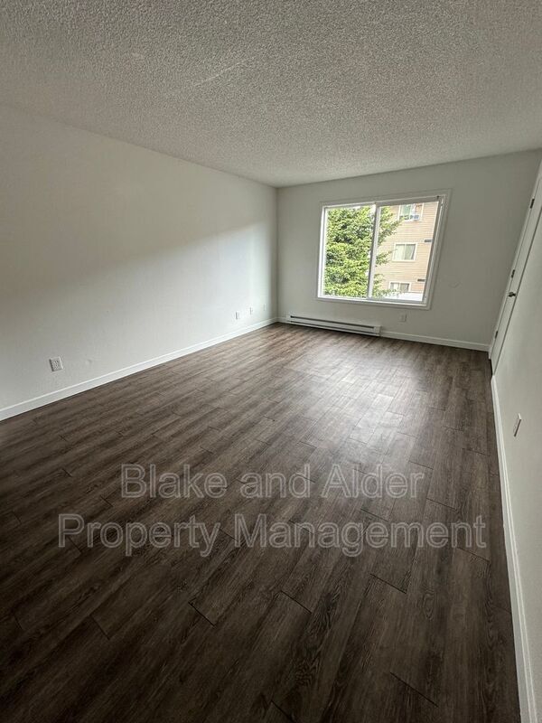 Photo - 15847 SE Stark St