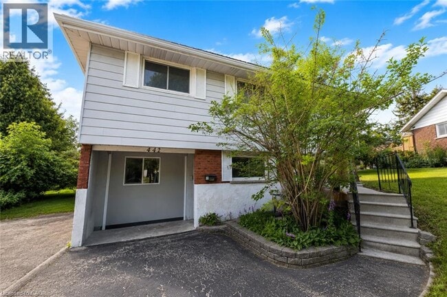 Photo - 442 Blythwood Pl