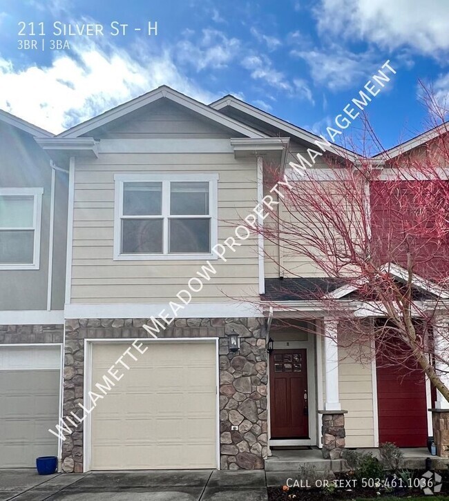 Building Photo - Beautiful 3 Bedroom, 2.5 Bathroom Updated ... Rental