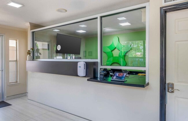 Furnished Studio-Arlington