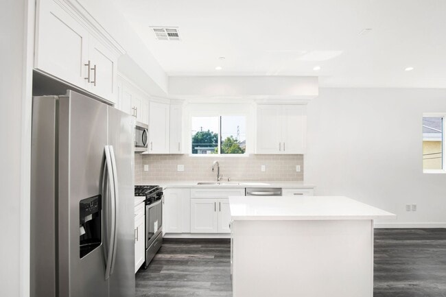 Photo - Newly Built 3Bed/3Bath Townhouse Available Now! Unidad Hesby St 10926 1/2