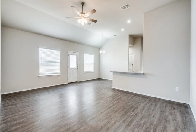 Photo - 624-626 Heather Way