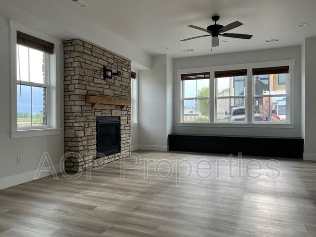 Photo - 1570 Farmview Ter