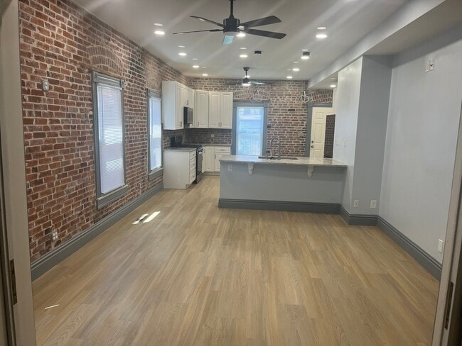 Building Photo - 2139 California Ave Unit 1 F