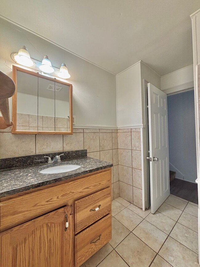 Photo - 701 W Vine St Apartment Unit 2