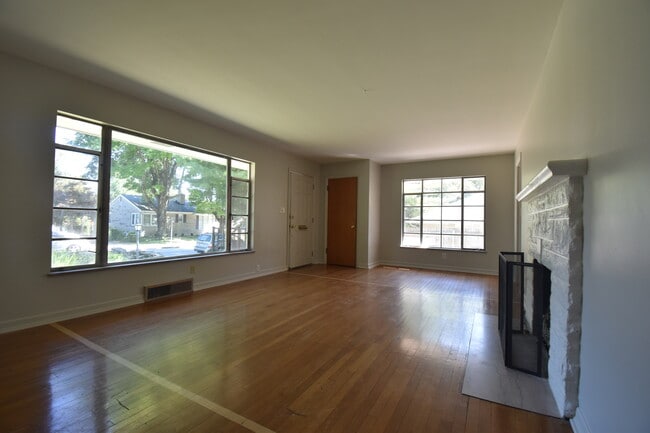 Photo - 814 S Eastside Dr