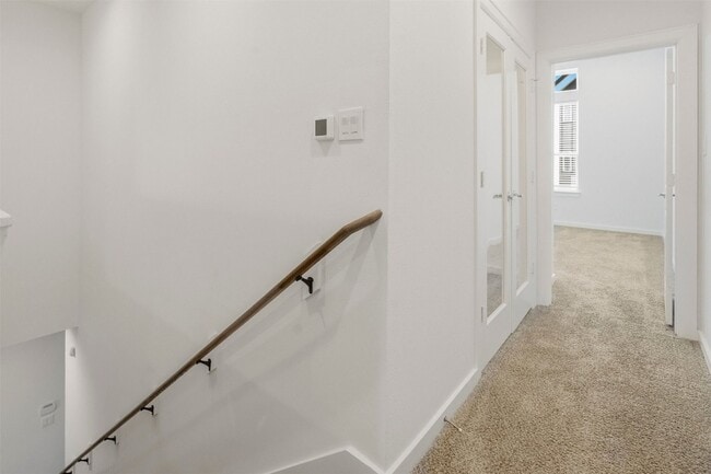 Photo - 1113 Highland Square Ln