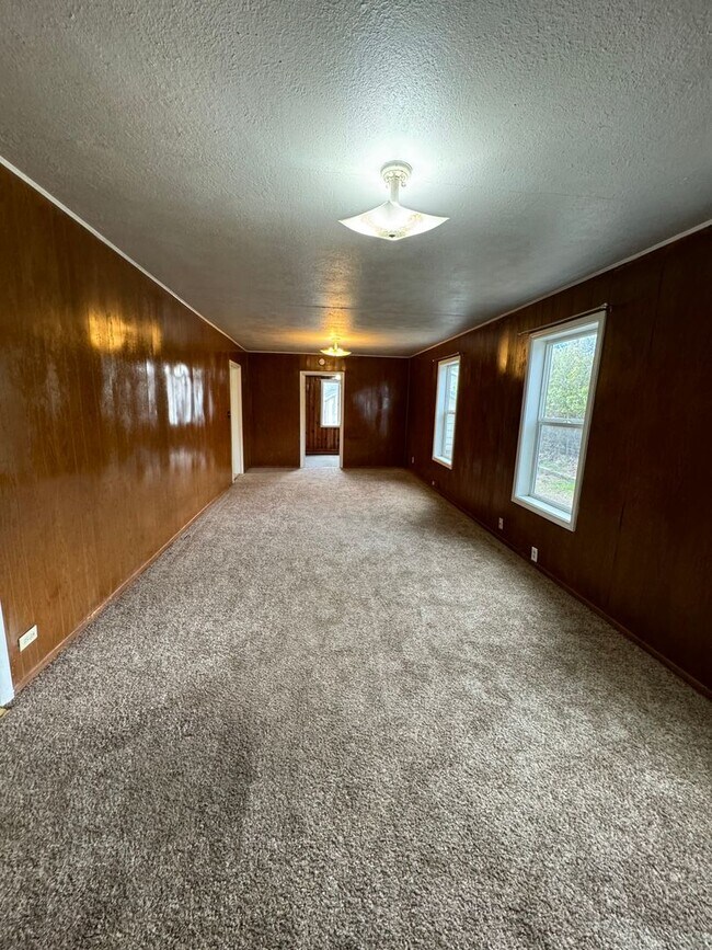 Photo - 3 bed 1 bath house with large yard/garden ...