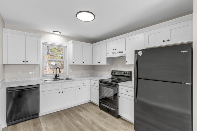 Photo - Maple Court Apartments