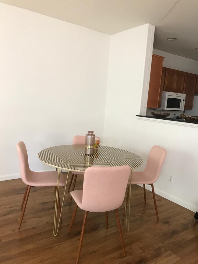 Photo - 5550 Renaissance Ave Unidad 2