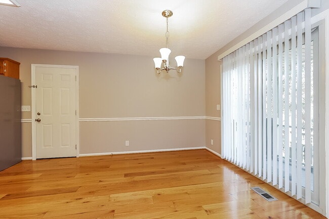 Photo - 225 Richmond Dr