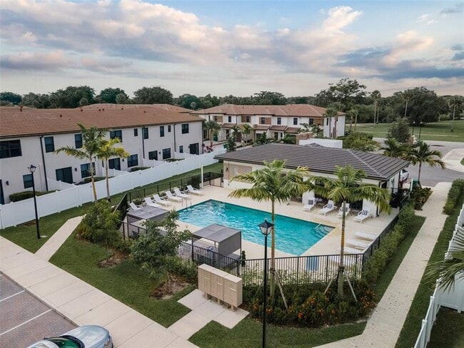 Photo - 4070 Highland Oaks Dr