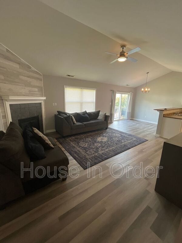 Photo - 33 Woodcreek Cir