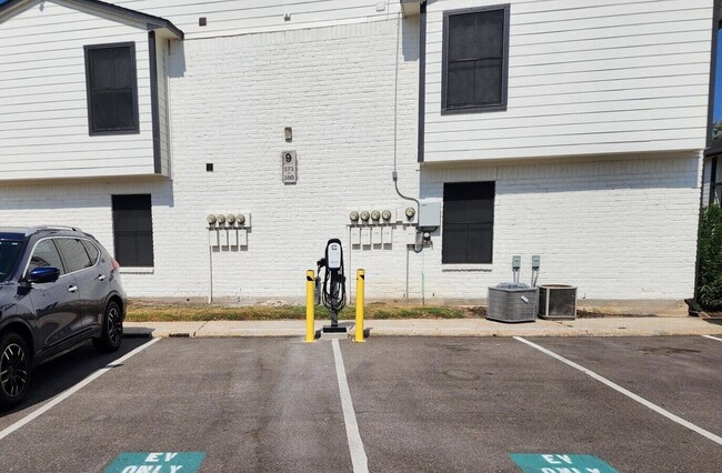 Experience modern living at Cali Crossing Apartments, featuring convenient amenities like designated parking and easy access to local attractions. Your new home awaits in a vibrant community. Schedule your tour today!