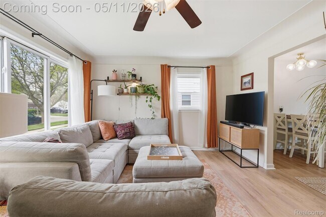 Photo - 1561 E Webster St