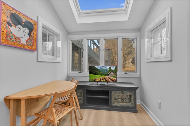 Building Photo - 2940 Bellevue Ter NW Unit Bright and Fully Furnished 1-bedroom