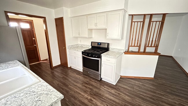 Building Photo - 4270 S 68th St Unit Lower Rental