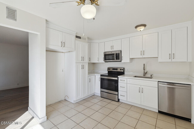 Photo - 1752 Orinda Ct Townhome