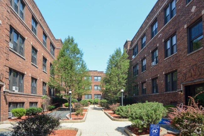 Building Photo - 629 W Cornelia Rental