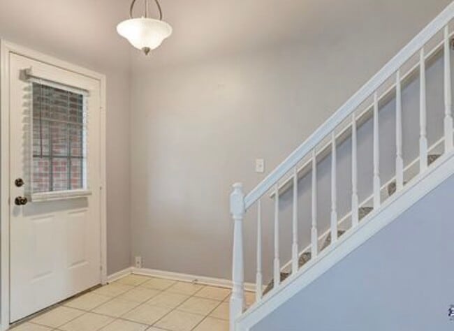 Photo - 486 Buckingham Dr