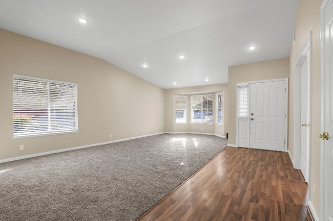 Photo - 209 Grapewood Ct