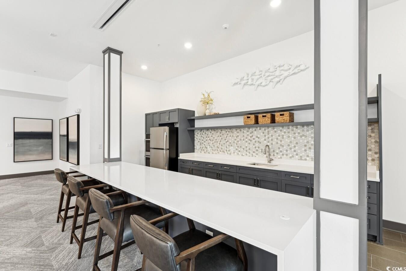 Photo - 147 Laurenco Loop