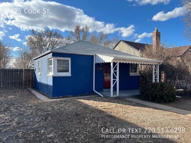 Charming Tiny Blue House Available for Imm... - Charming Tiny Blue House Available for Imm...