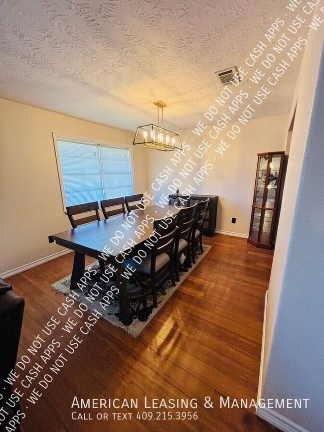 Photo - 1385 Howell St